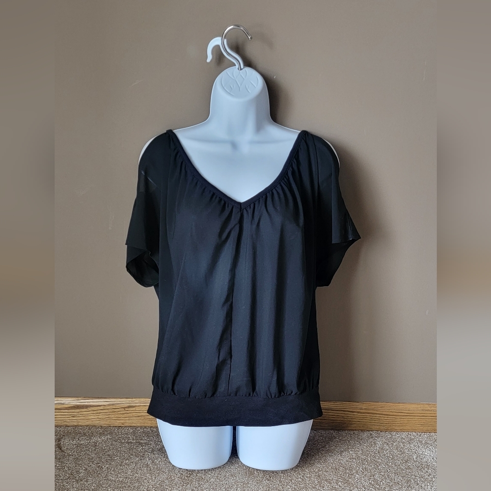 Old Navy V Neck Peek-a-Boo Shoulder Size Medium Black Blouse